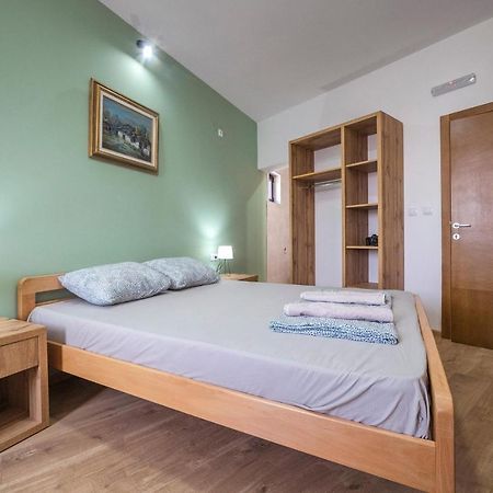 Zoe Pirot Apartment Exterior photo