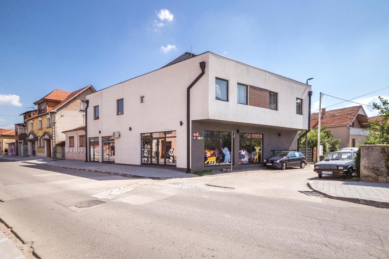 Zoe Pirot Apartment Exterior photo