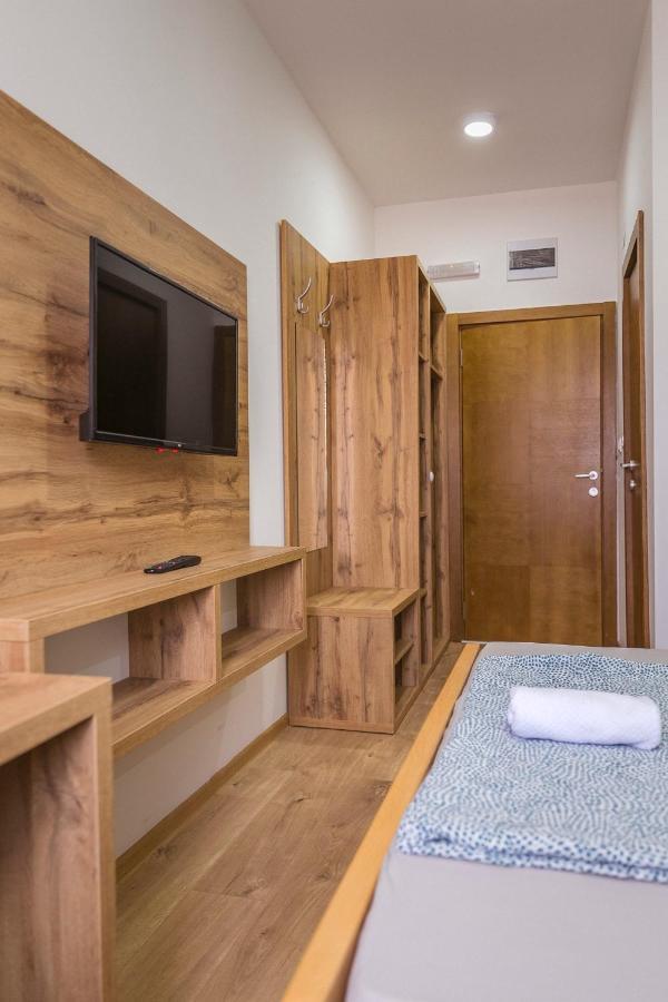 Zoe Pirot Apartment Exterior photo