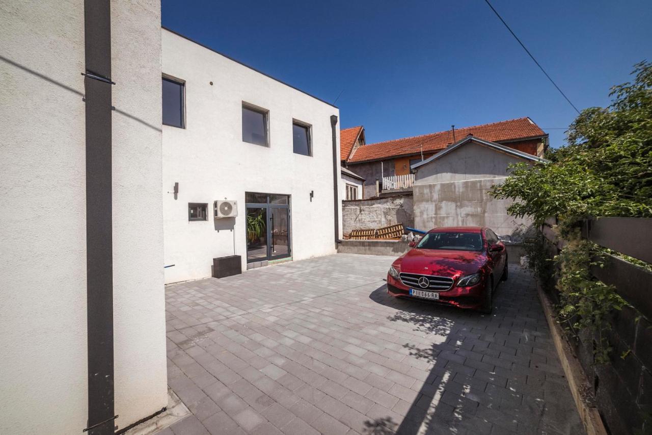 Zoe Pirot Apartment Exterior photo